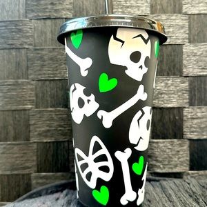 Variety of reusable plastic 24oz tumblers w/ lid and straw